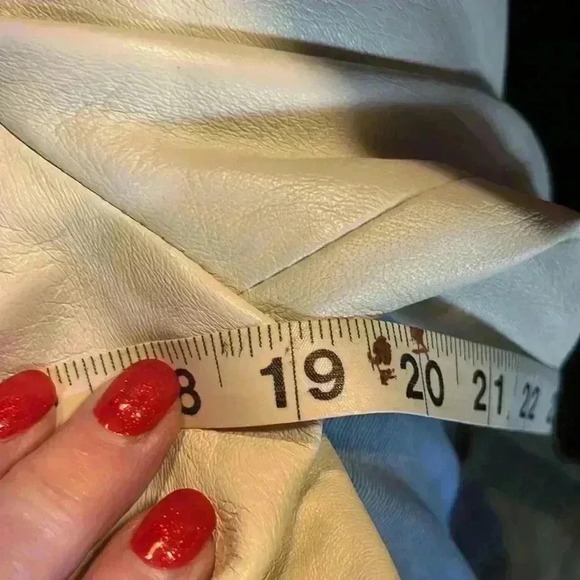 Overland Leather Jacket Womens Cream 6 Fully Lined 4 Button Closure Chic Gorg - Picture 9 of 10